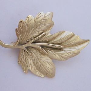 Vintage Maple Leaf brooch
